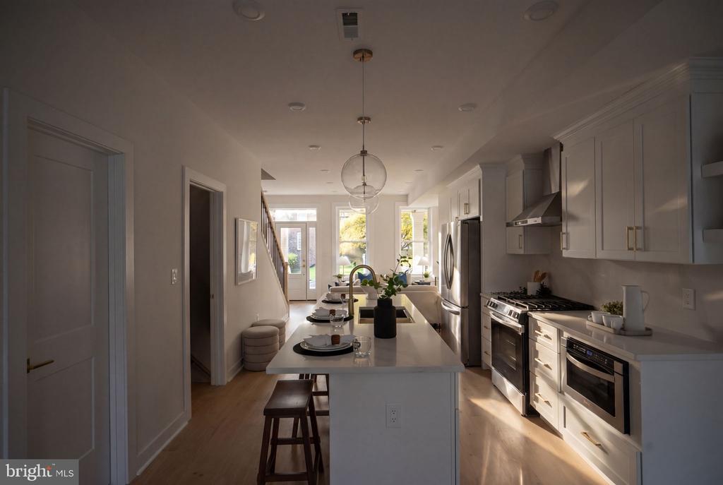 220 V STREET NE