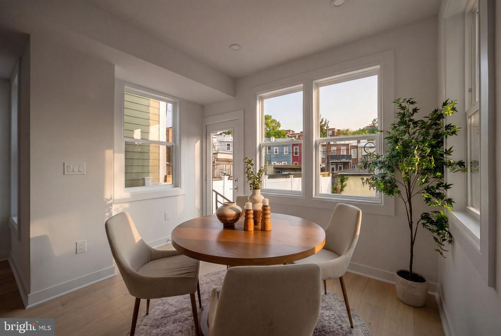 220 V STREET NE