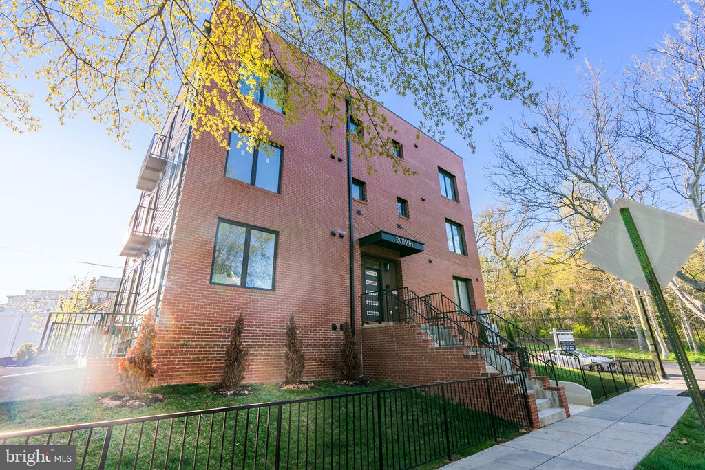 2019 M STREET NE PH9