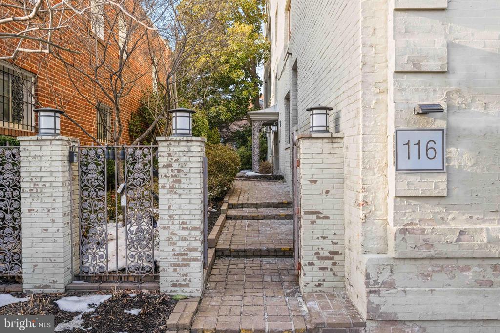 116 NORTH CAROLINA AVENUE SE 102