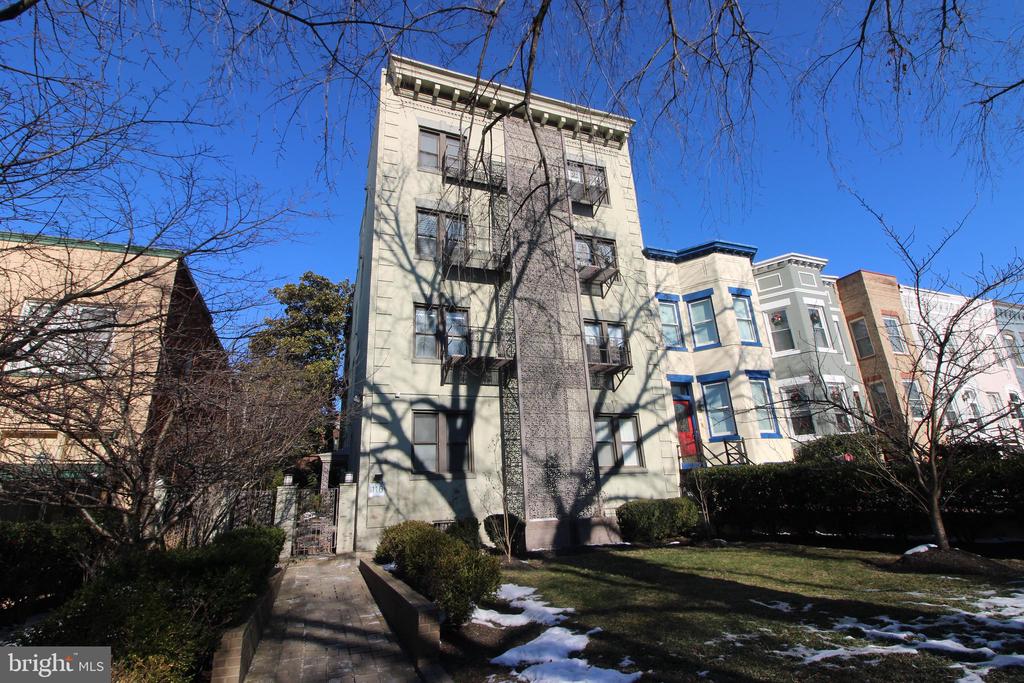 116 N NORTH CAROLINA AVENUE SE 404