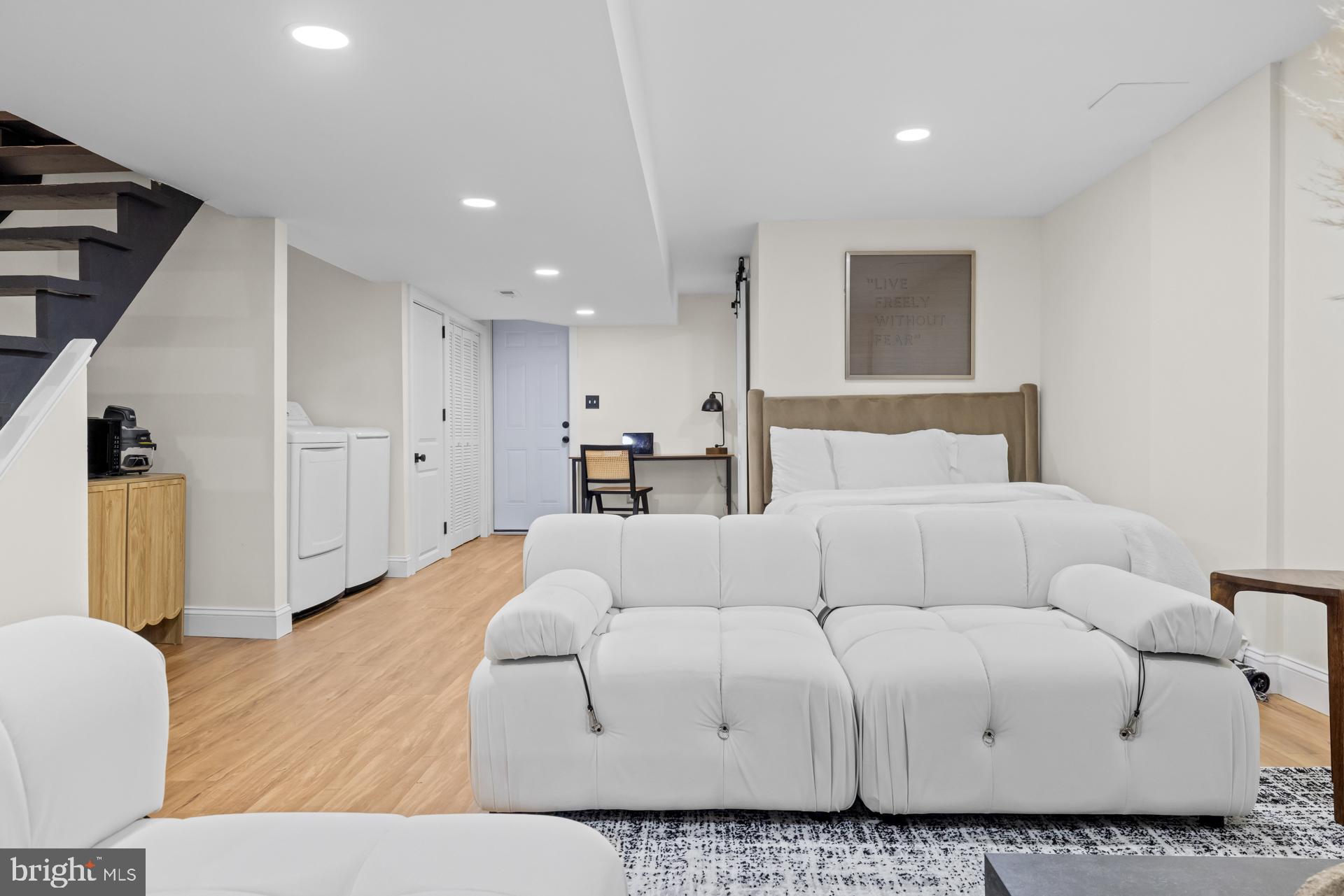 125 URELL PLACE NE