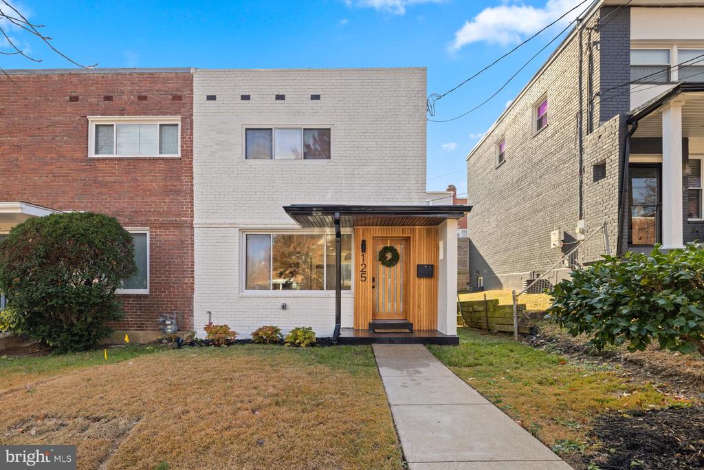 125 URELL PLACE NE