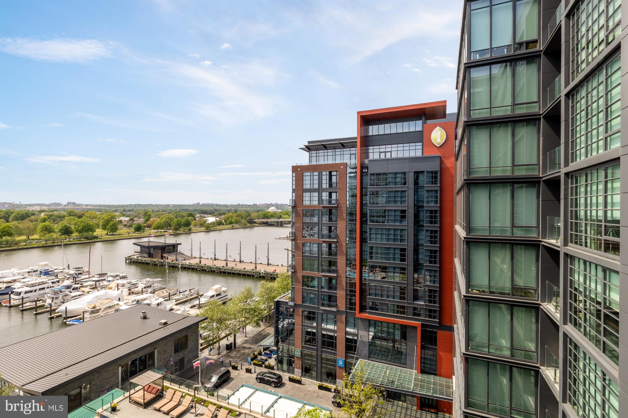 45 SUTTON SQUARE SW 906