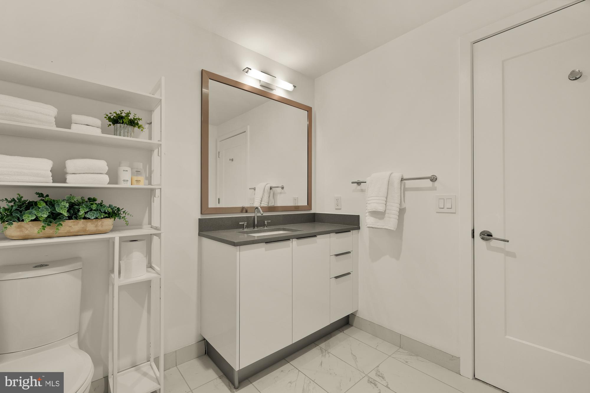 45 SUTTON SQUARE SW 906