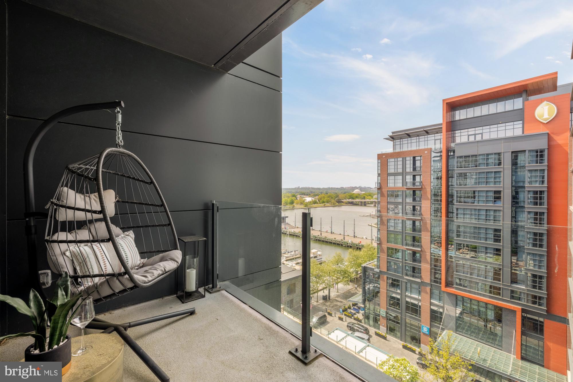 45 SUTTON SQUARE SW 906