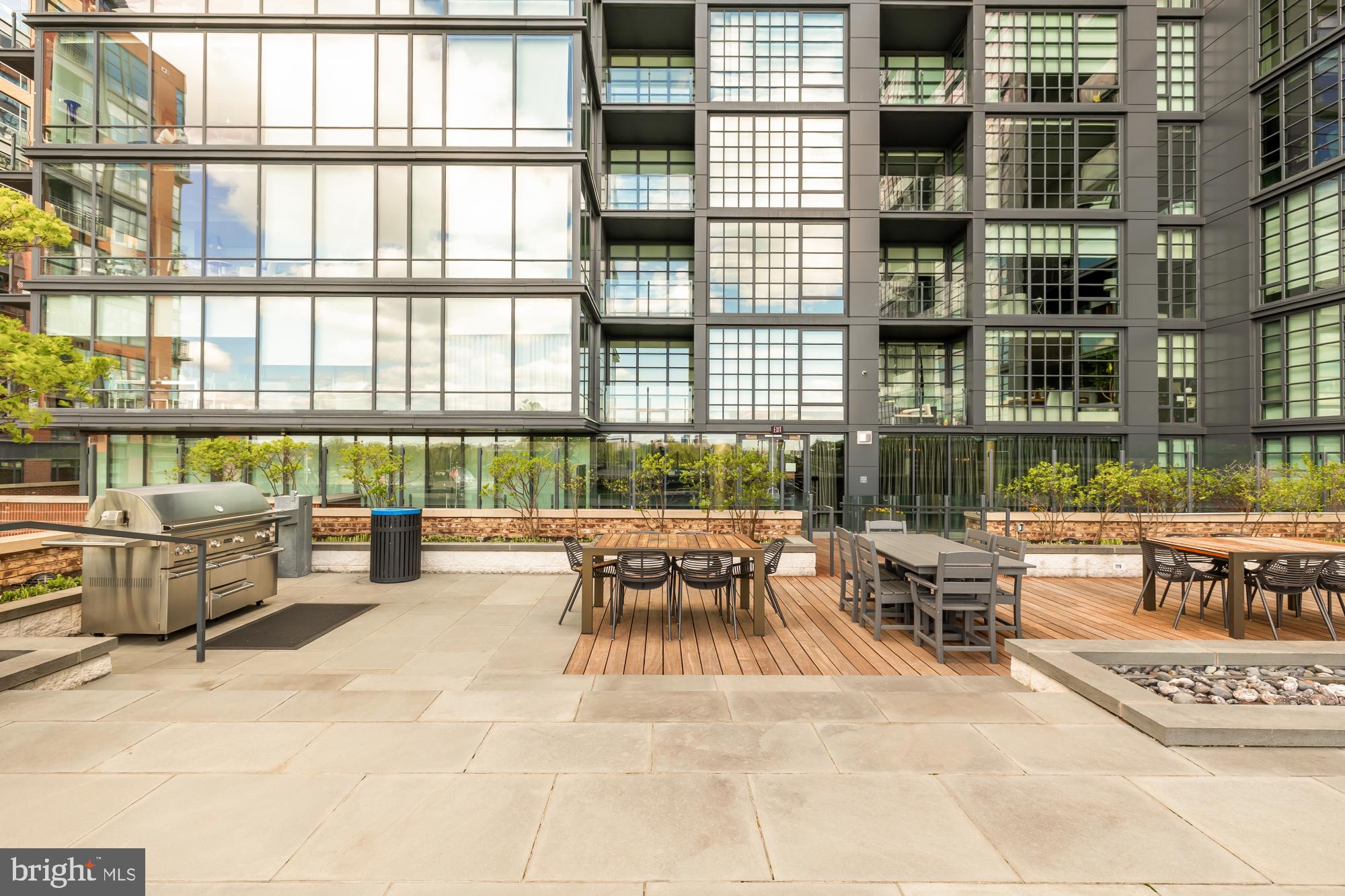 45 SUTTON SQUARE SW 906