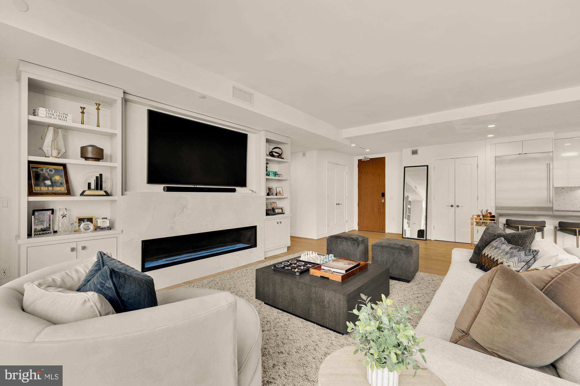 45 SUTTON SQUARE SW 906