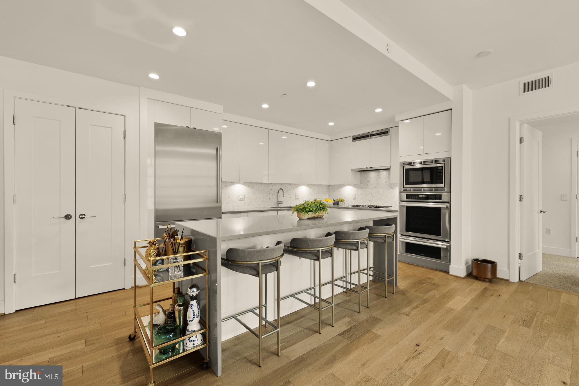 45 SUTTON SQUARE SW 906