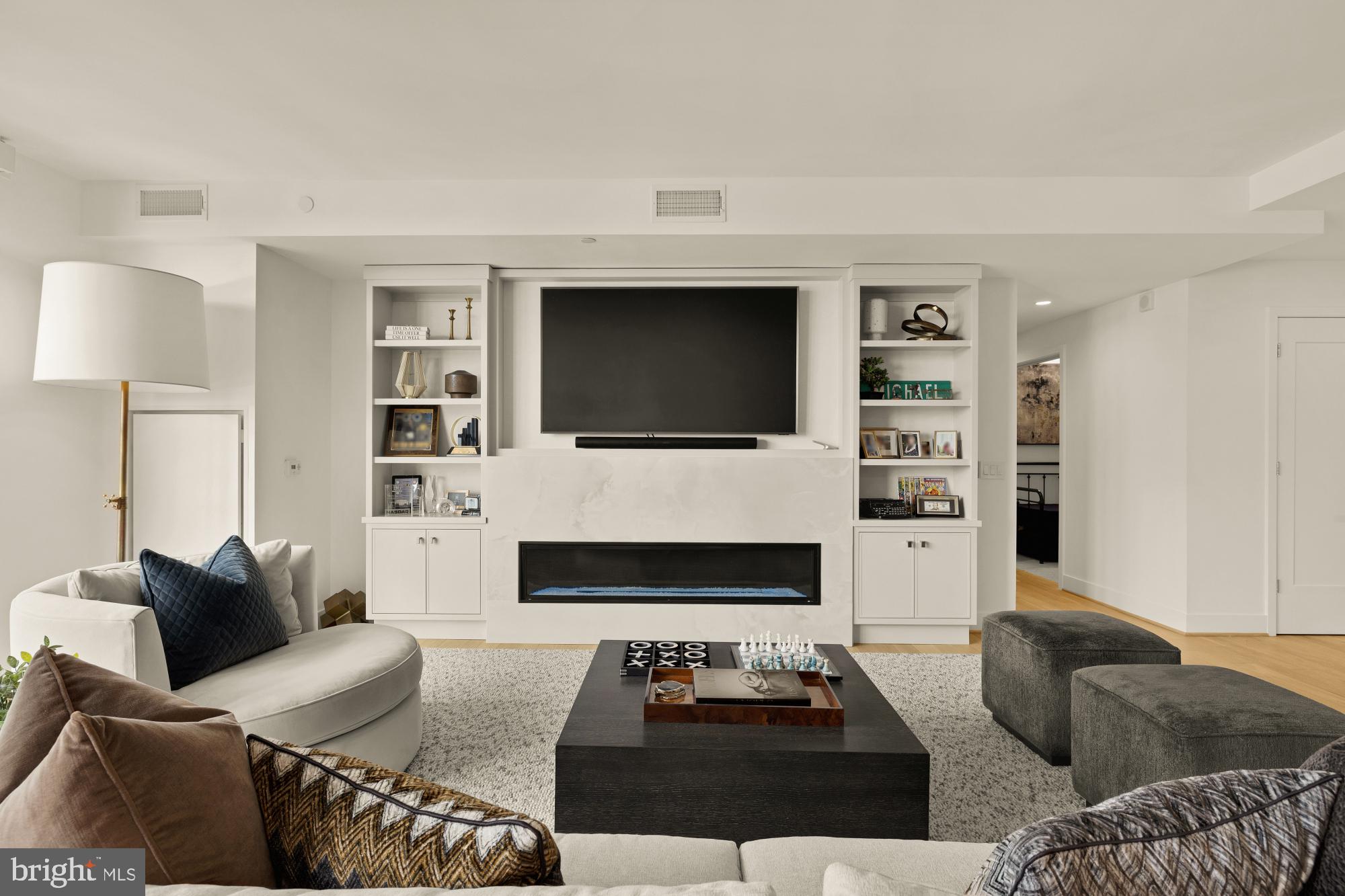 45 SUTTON SQUARE SW 906