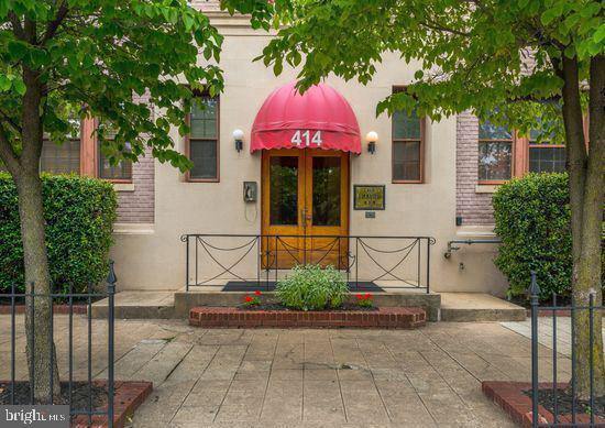 414 SEWARD SQUARE SE 205