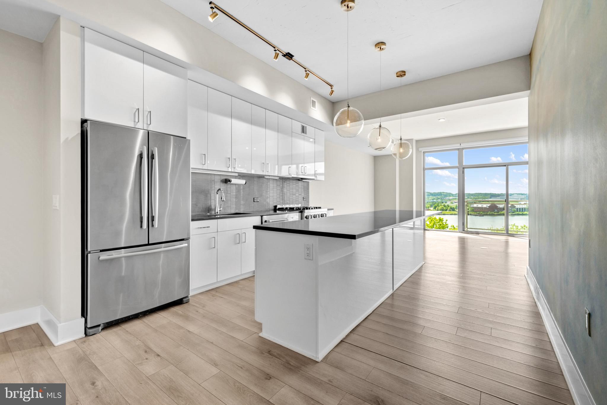 88 V STREET SW 808