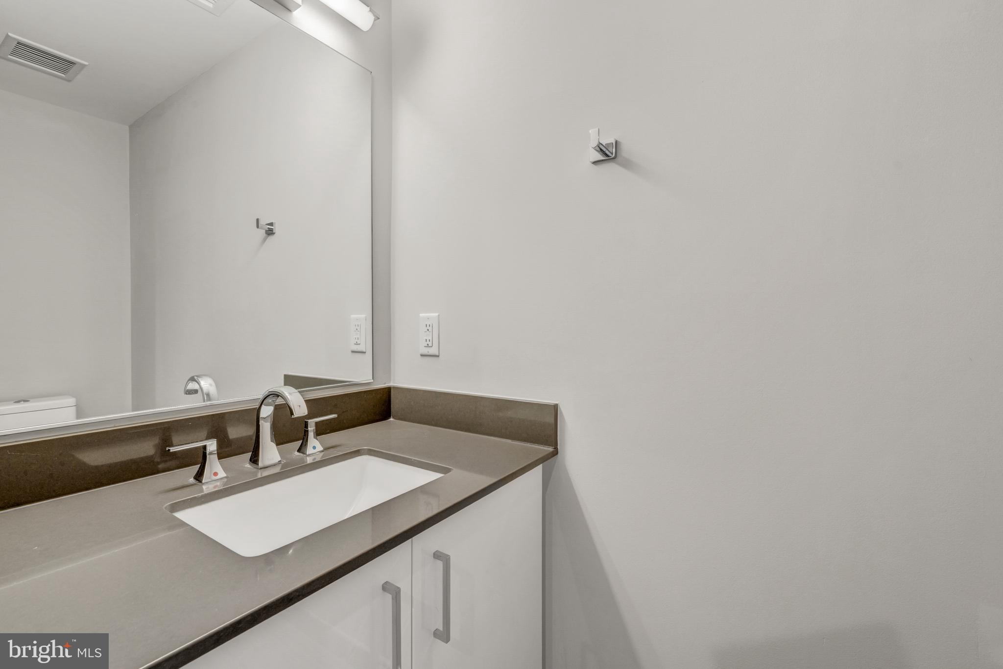 88 V STREET SW 808