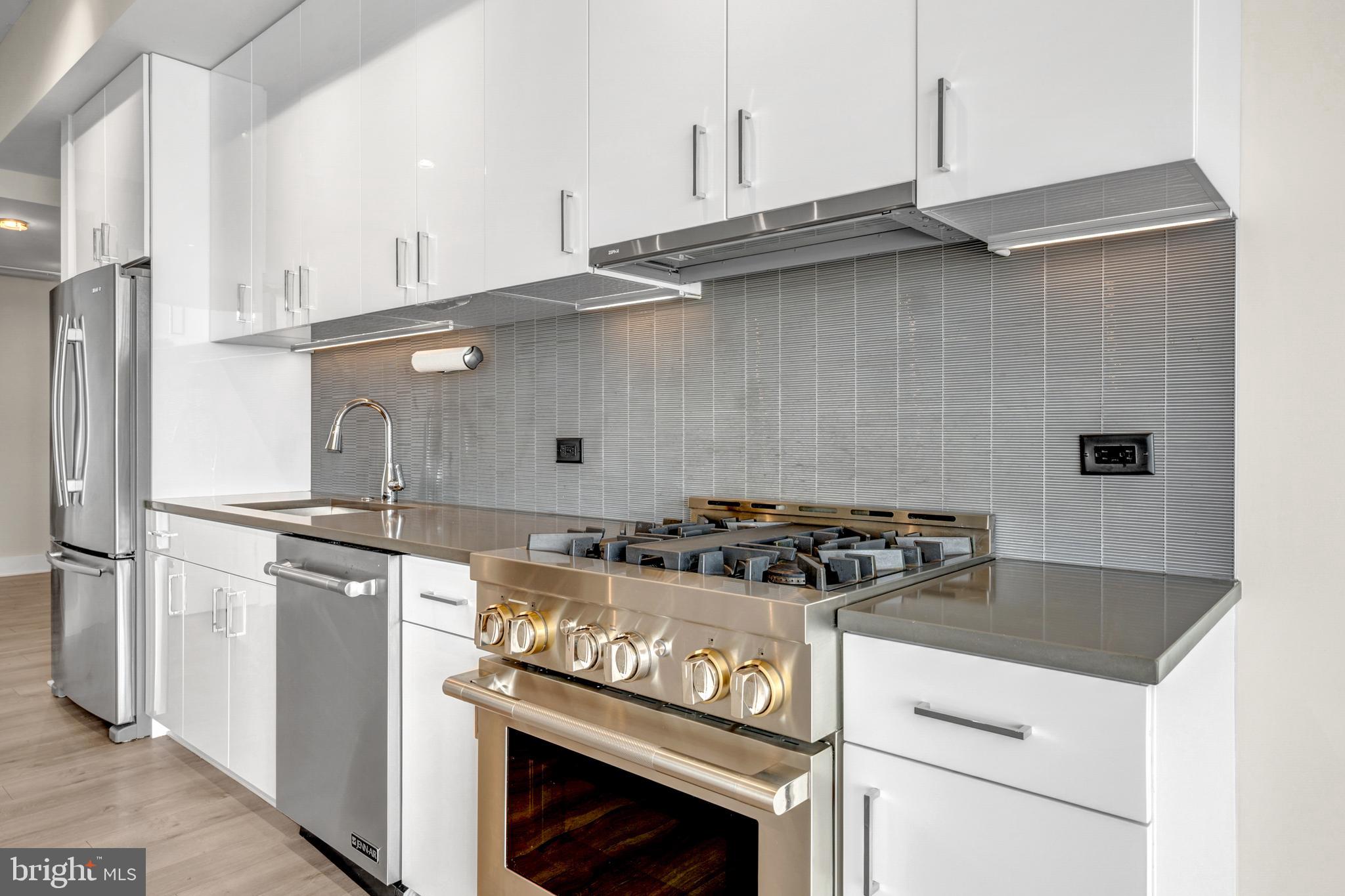 88 V STREET SW 808