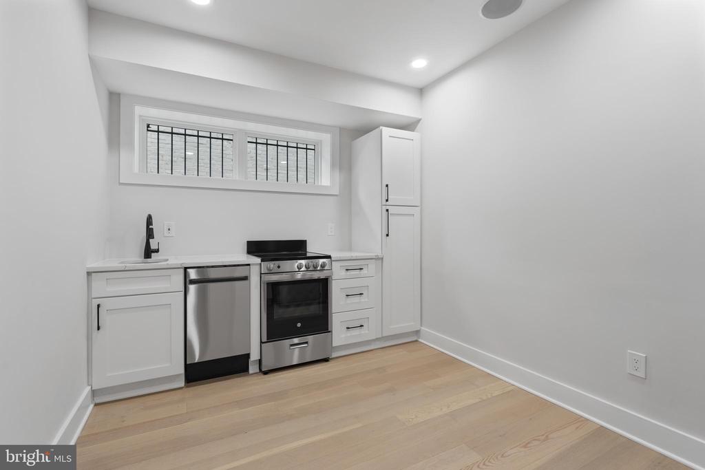 615 IRVING STREET NW Unit: 1