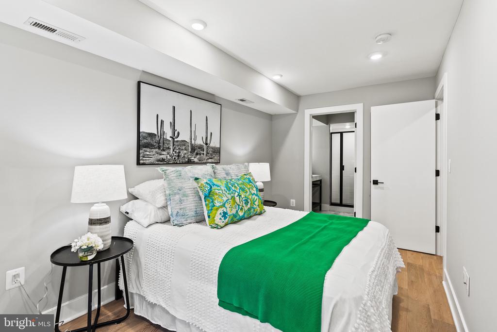 26 TODD PLACE NE 1