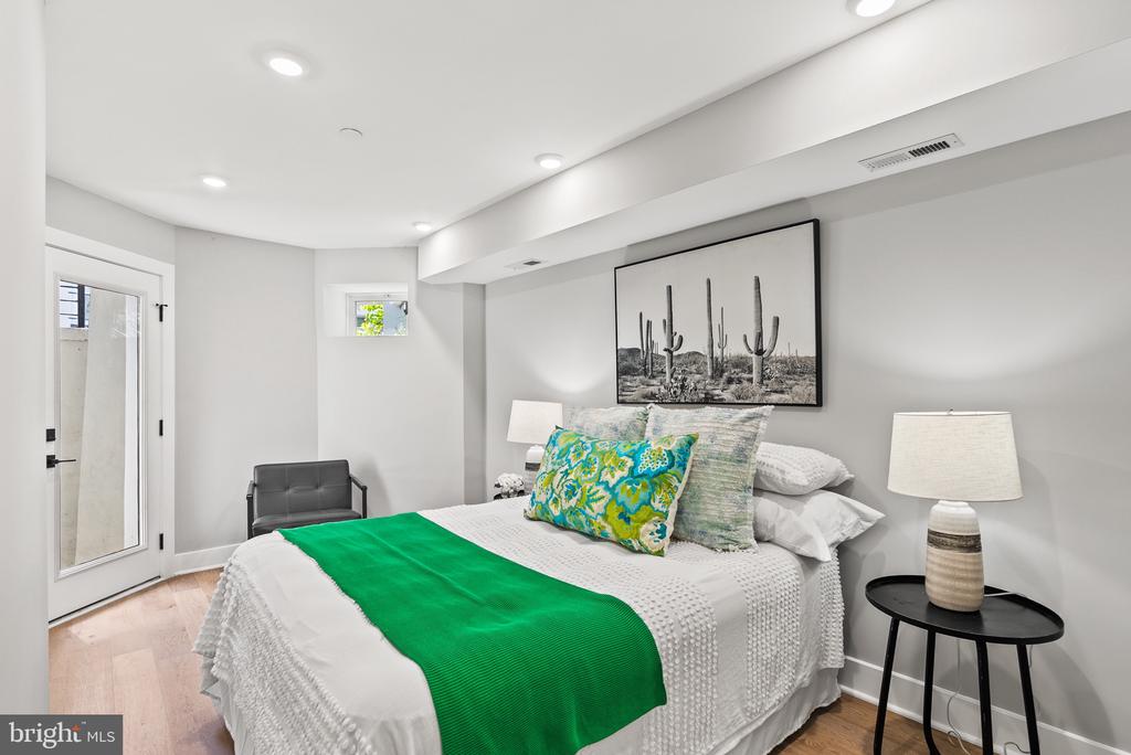 26 TODD PLACE NE 1