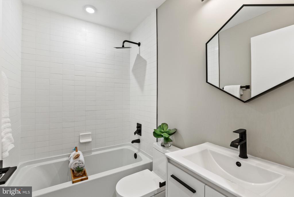 26 TODD PLACE NE 1