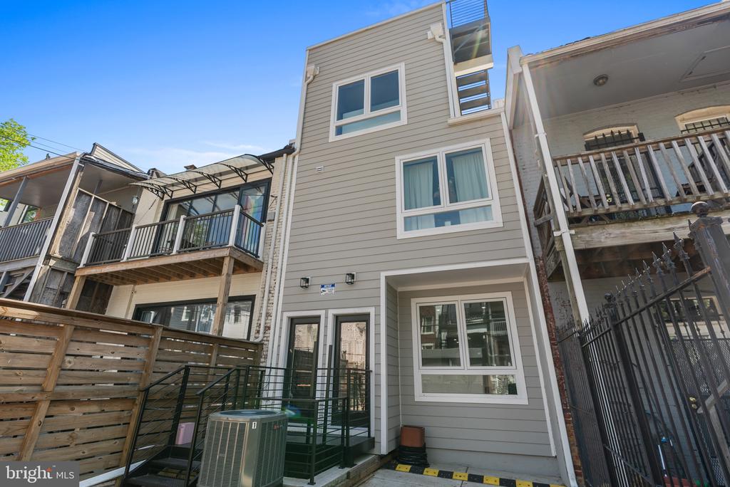 26 TODD PLACE NE 1