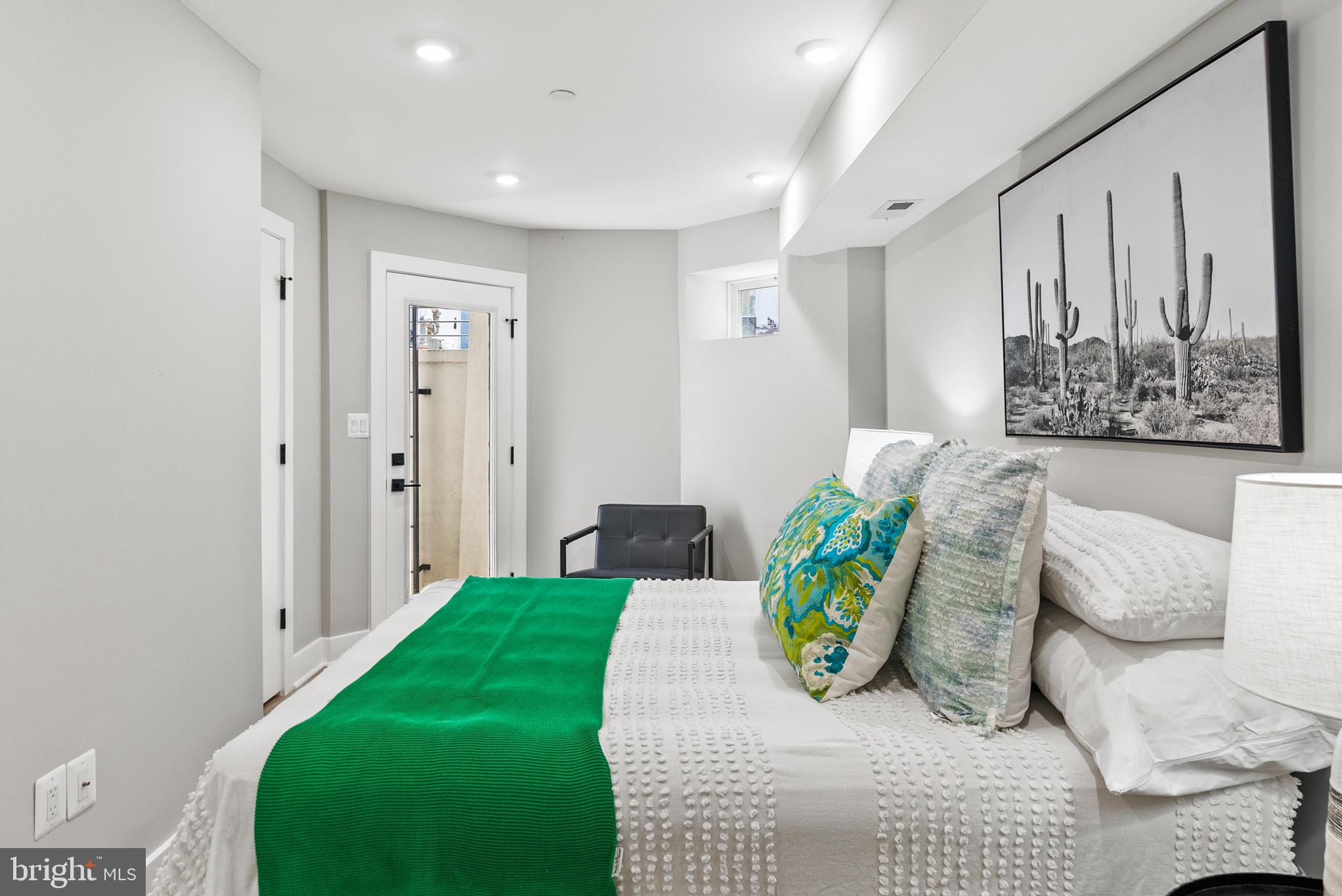 26 TODD PLACE NE 1