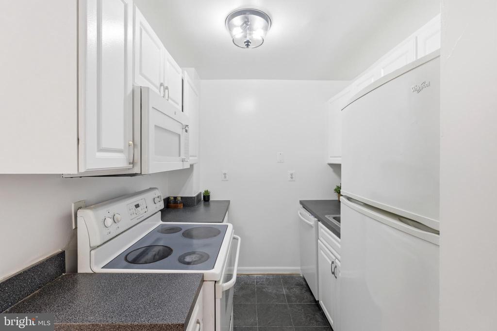 610 LONGFELLOW STREET NW 305