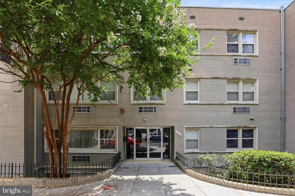 610 LONGFELLOW STREET NW 305