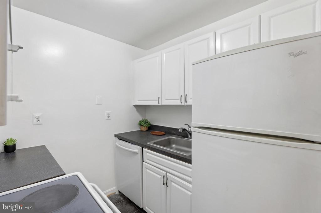 610 LONGFELLOW STREET NW 305