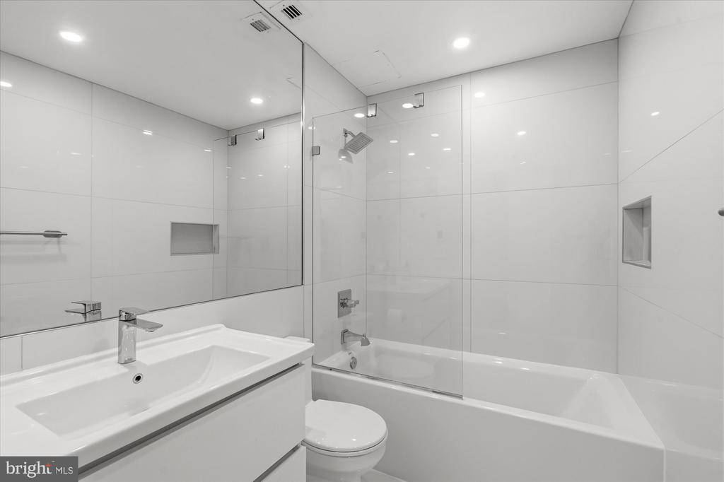 3251 PROSPECT STREET NW Unit: 304
