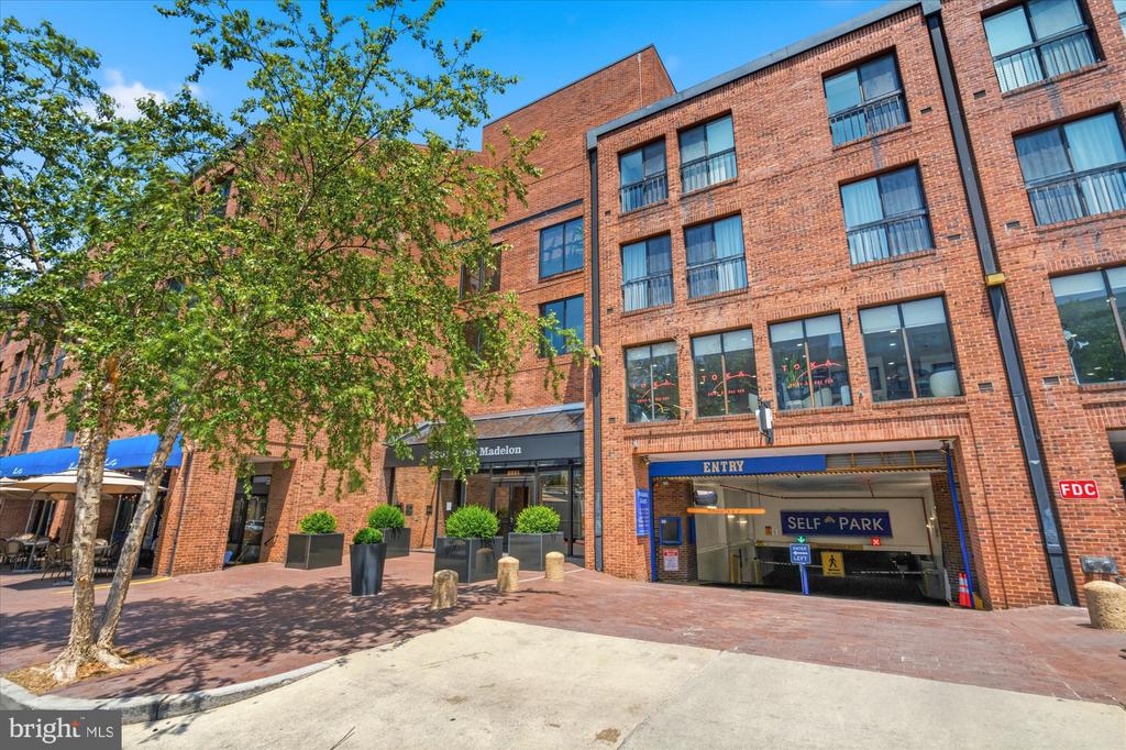3251 PROSPECT STREET NW Unit: 304