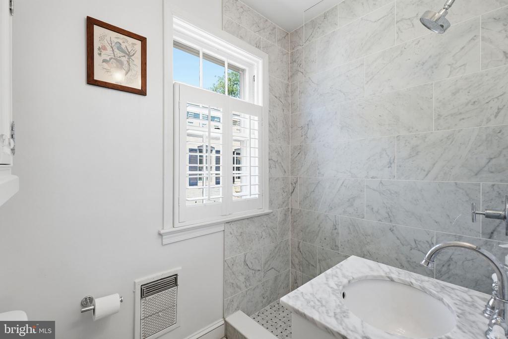5 POMANDER WALK NW