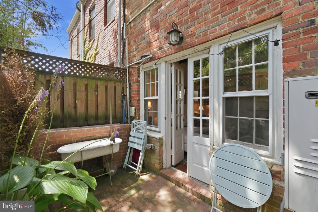 5 POMANDER WALK NW