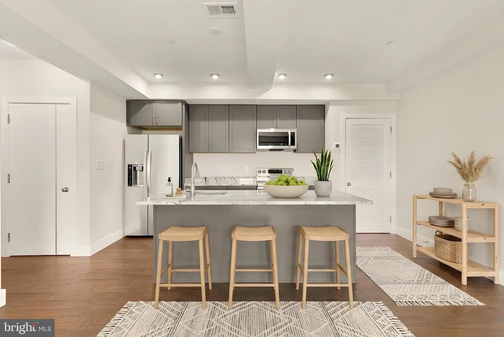 1940 3RD STREET NE Unit: 6