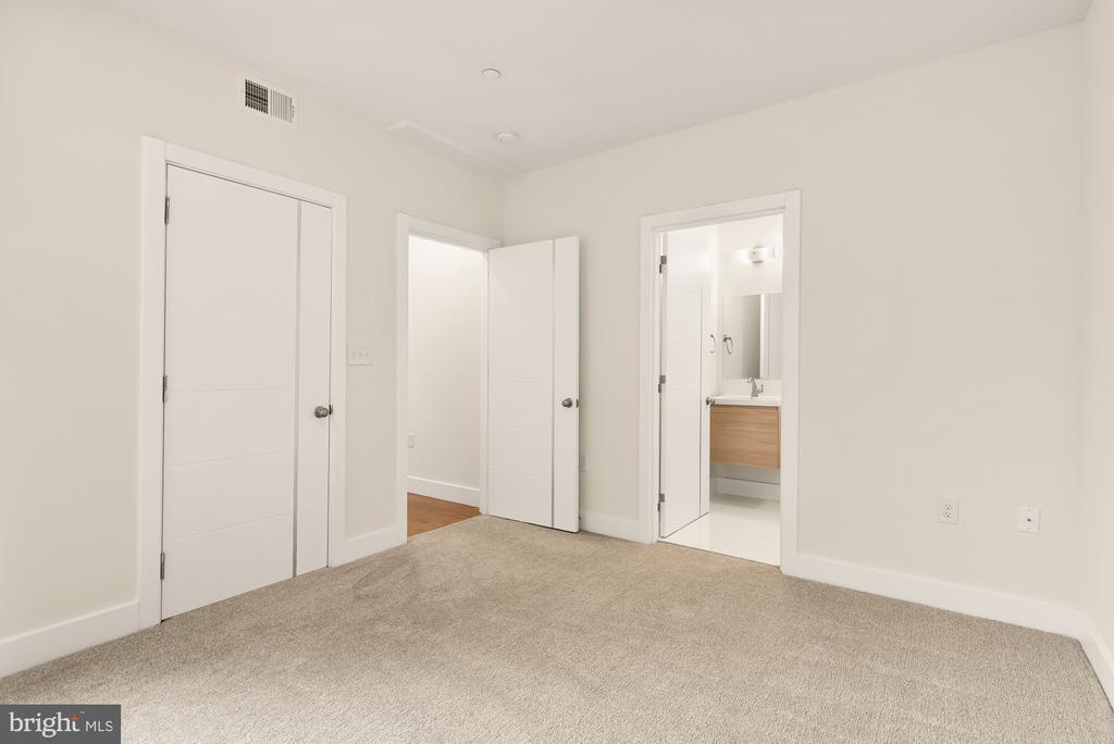 1940 3RD STREET NE Unit: 6