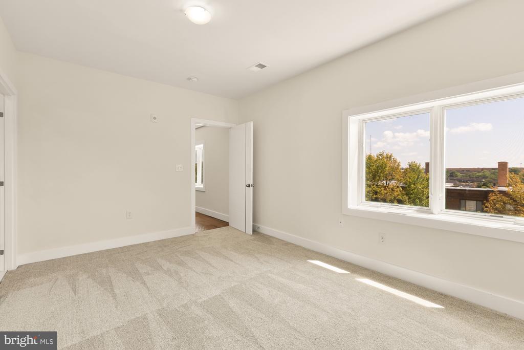 1940 3RD STREET NE Unit: 6