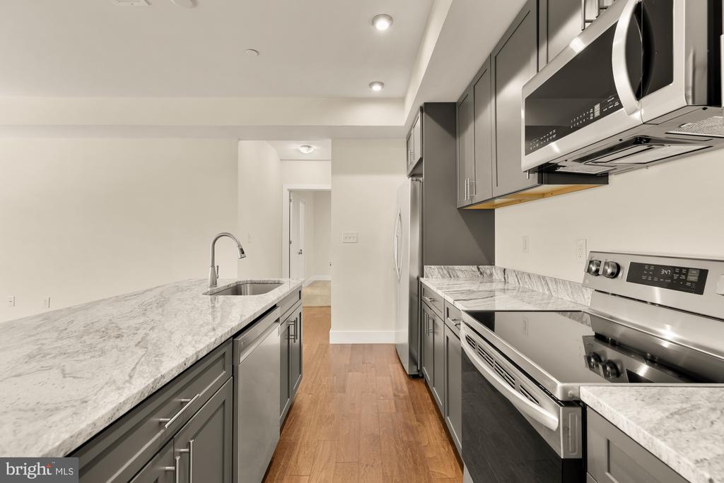 1940 3RD STREET NE Unit: 6