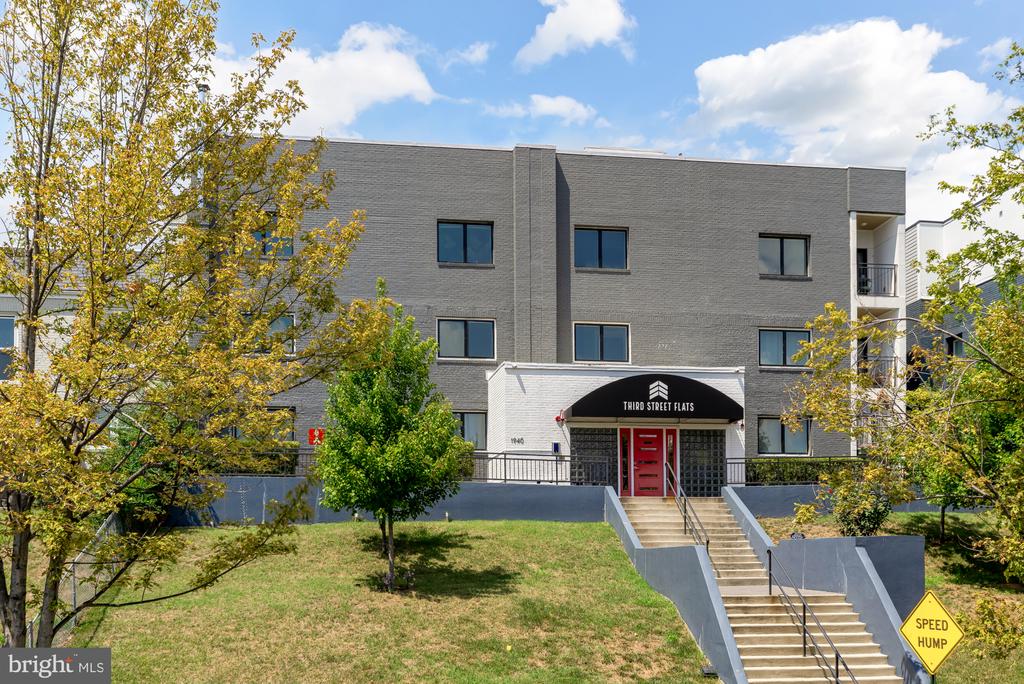 1940 3RD STREET NE Unit: 6