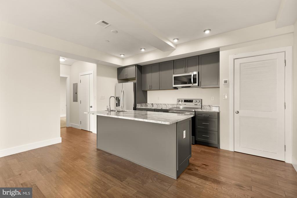 1940 3RD STREET NE Unit: 6