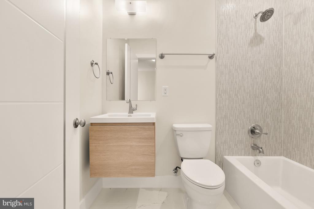 1940 3RD STREET NE Unit: 6