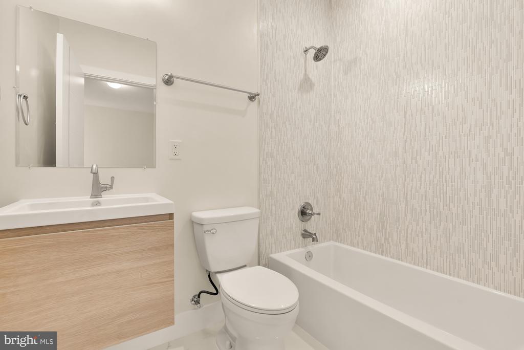 1940 3RD STREET NE Unit: 6