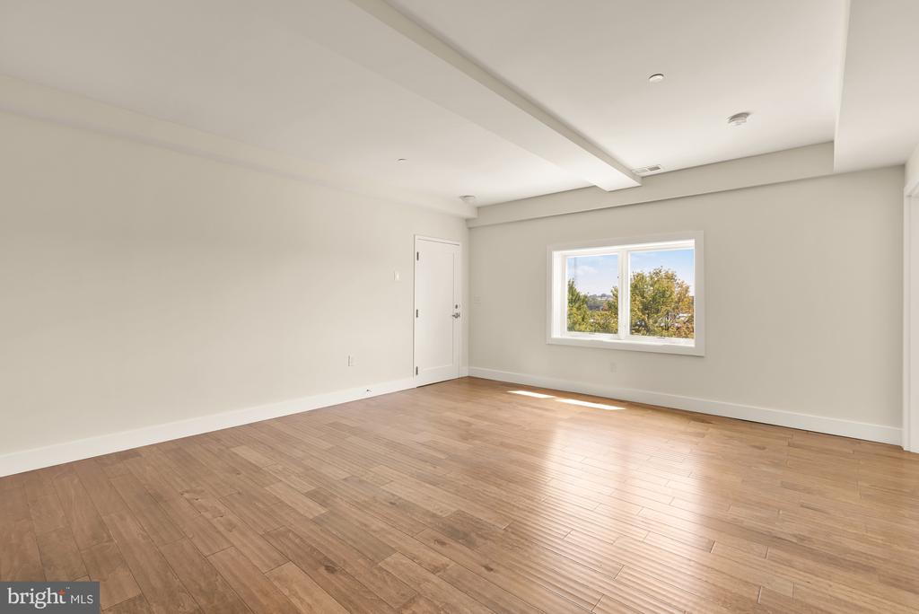 1940 3RD STREET NE Unit: 6