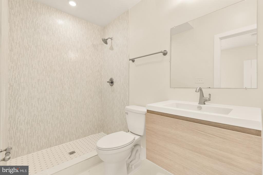 1940 3RD STREET NE Unit: 6