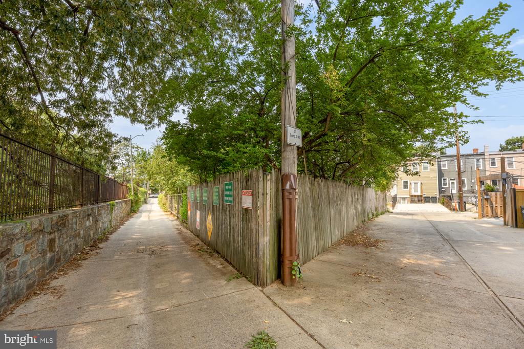21 EVARTS STREET NE