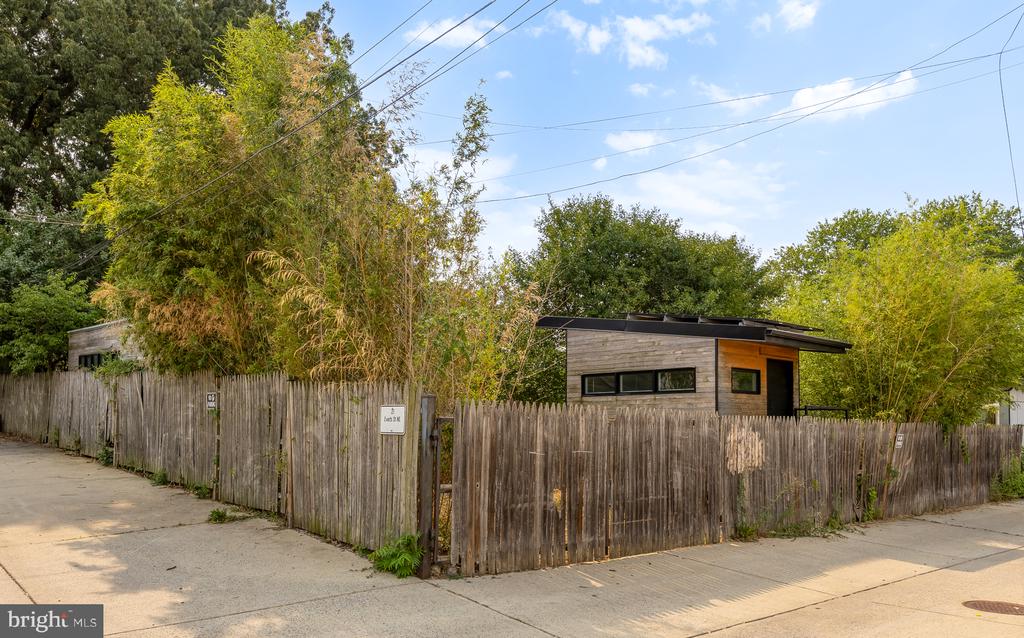 21 EVARTS STREET NE