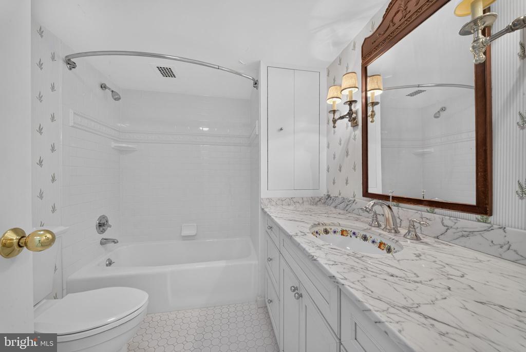 2510 VIRGNIA AVENUE NW Unit: 504-N