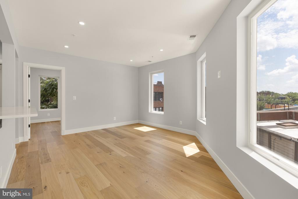3215 MOUNT PLEASANT STREET NW Unit: 201
