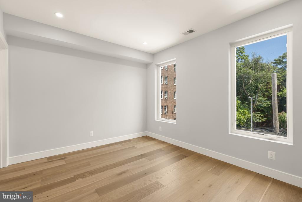 3215 MOUNT PLEASANT STREET NW Unit: 201