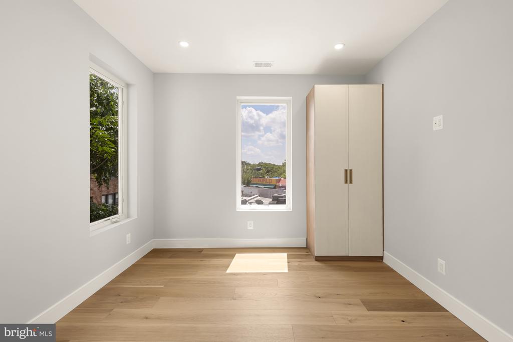 3215 MOUNT PLEASANT STREET NW Unit: 201