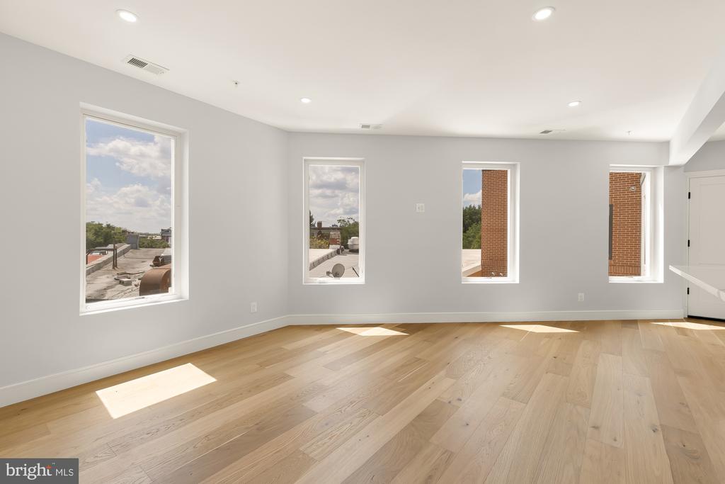 3215 MOUNT PLEASANT STREET NW Unit: 201