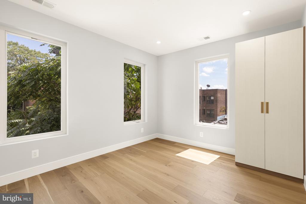 3215 MOUNT PLEASANT STREET NW Unit: 201