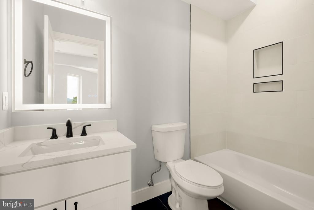 3215 MOUNT PLEASANT STREET NW Unit: 201